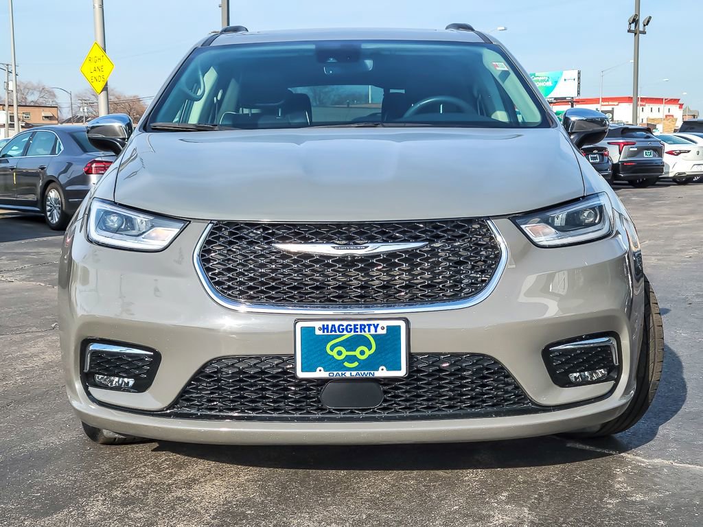 Used 2023 Chrysler Pacifica Limited image 4