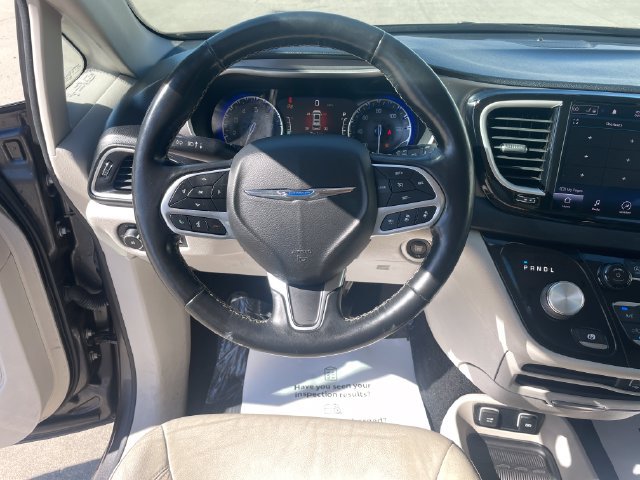 Used 2021 Chrysler Pacifica Touring-L FWD image 23