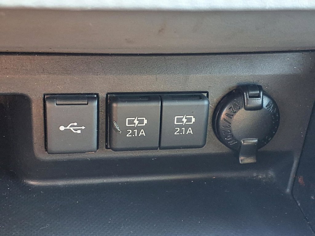Used 2021 Toyota Highlander Limited FWD image 10