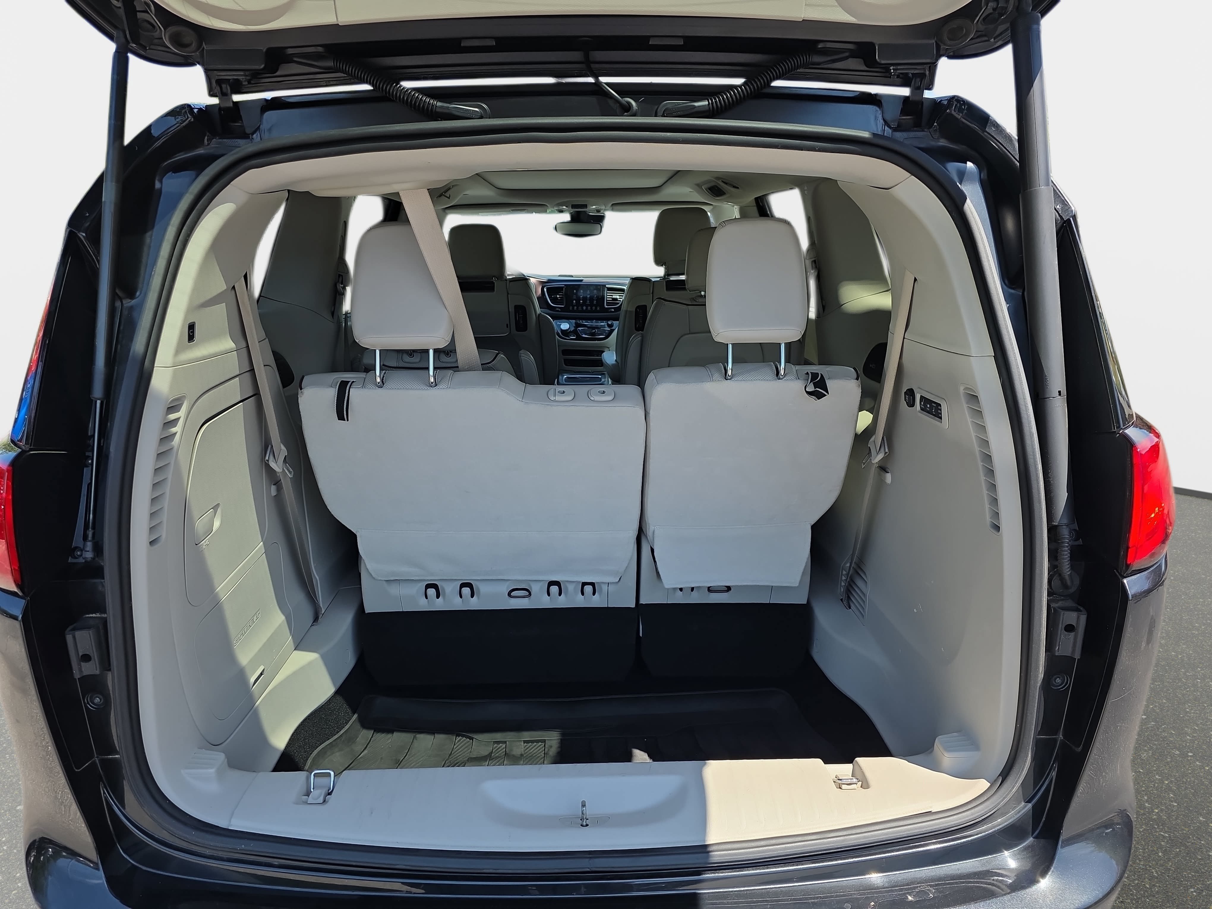 Used 2017 Chrysler Pacifica Limited FWD image 10