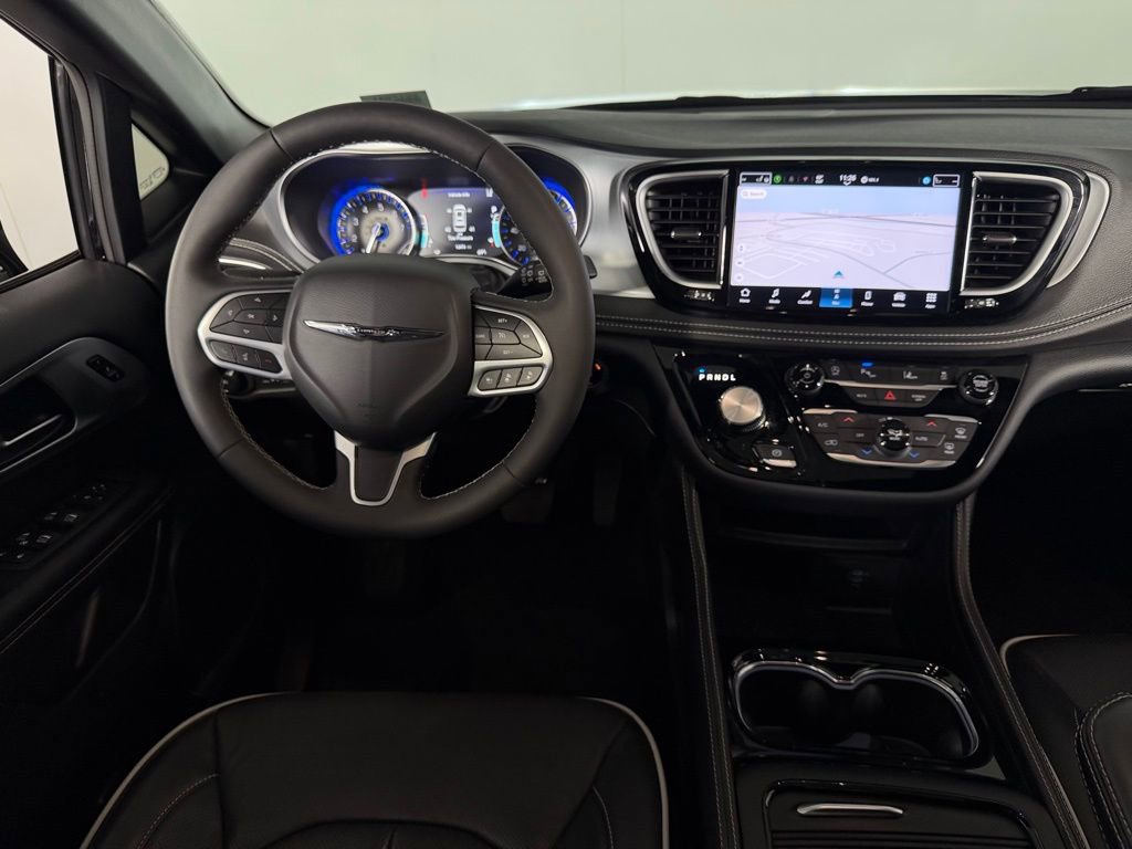 Certified 2026 Chrysler Pacifica Limited FWD image 14