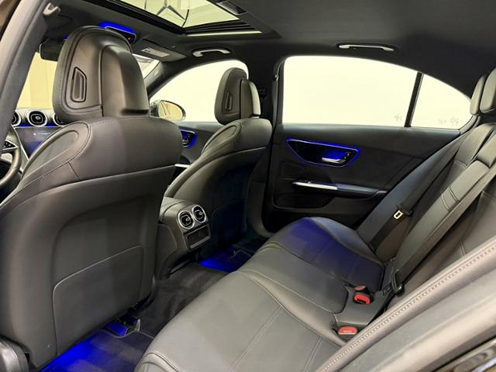 Used 2024 Mercedes-Benz C 300 Sedan image 18