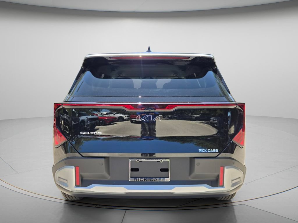 New 2027 Kia Seltos LX FWD image 4