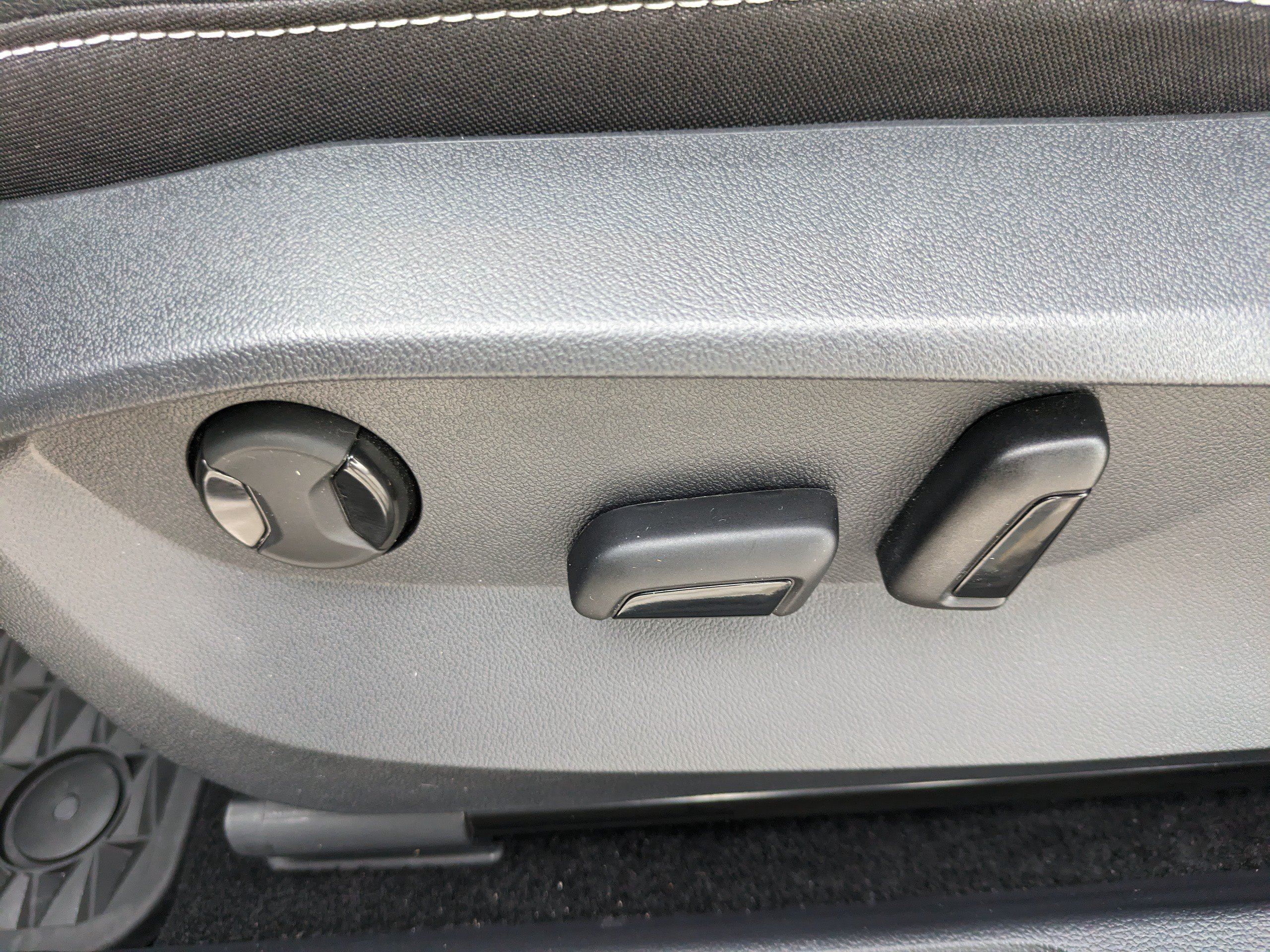 Certified 2024 Volkswagen Taos SE FWD image 20