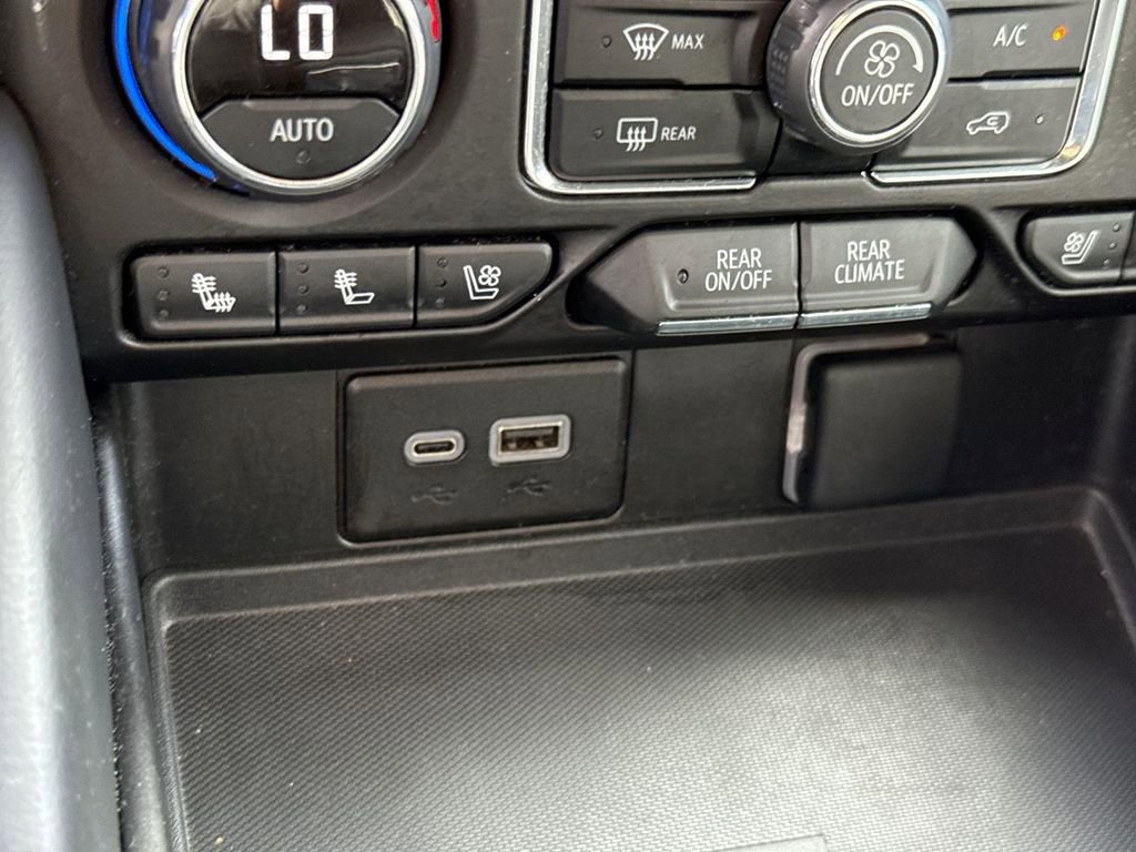 Used 2024 Chevrolet Suburban Premier image 37