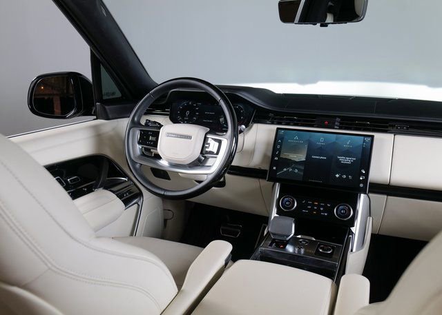 Used 2023 Land Rover Range Rover SE image 15