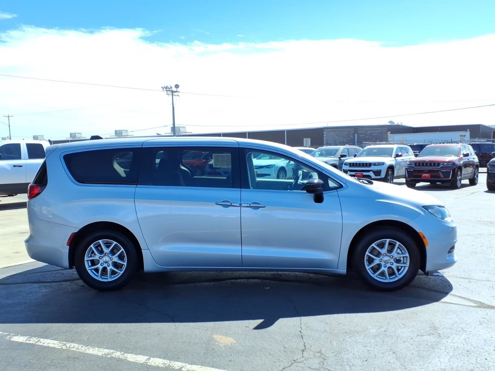 Used 2024 Chrysler Voyager LX FWD image 2