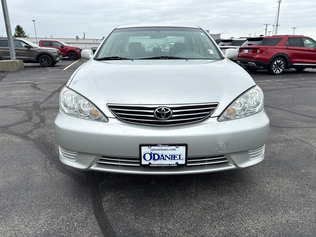 Used 2005 Toyota Camry LE FWD image 3