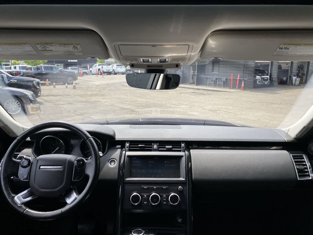 Used 2019 Land Rover Discovery SE AWD/4WD image 13