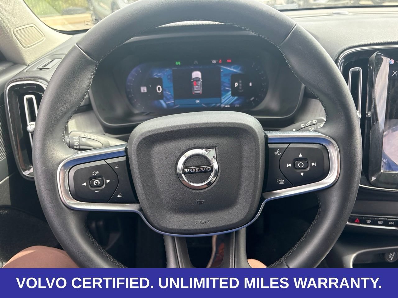 Certified 2025 Volvo XC40 B5 Plus AWD/4WD image 26