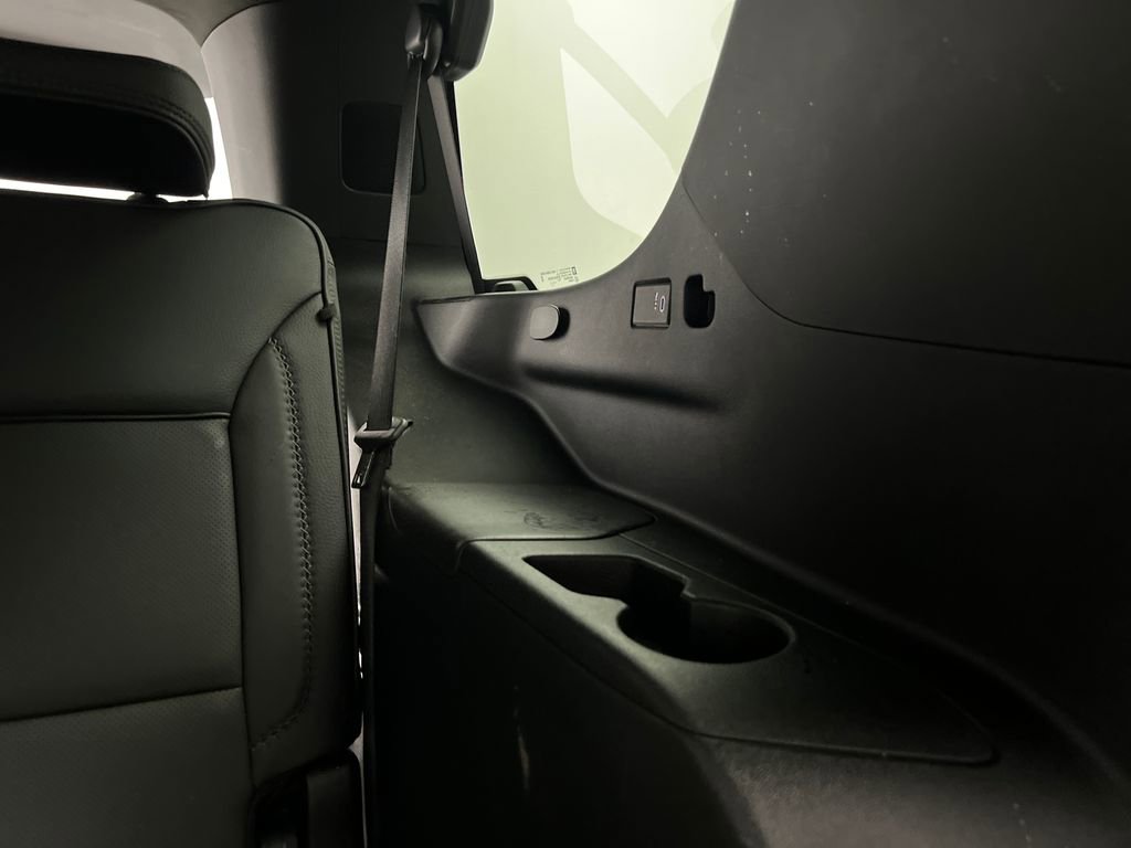 Used 2025 GMC Yukon Denali AWD/4WD image 34