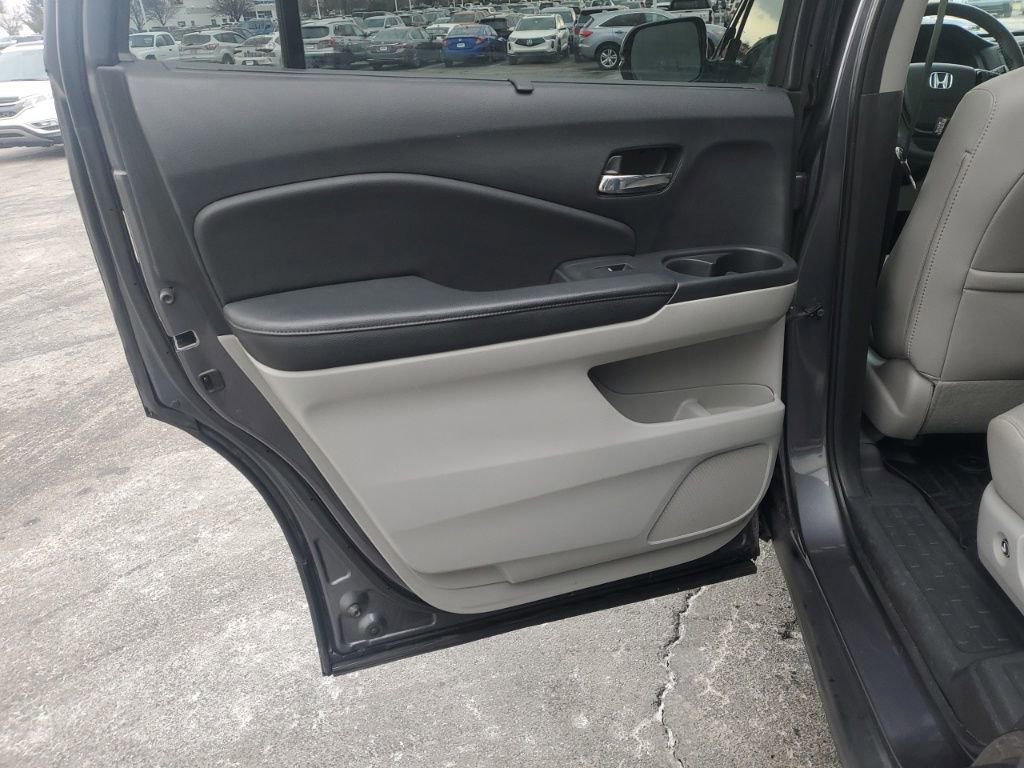 Used 2016 Honda Pilot Touring image 23