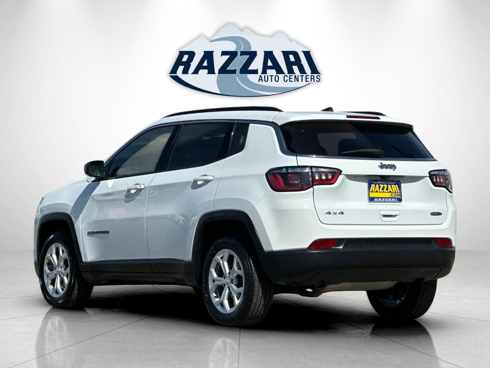 Used 2024 Jeep Compass Latitude AWD/4WD image 5