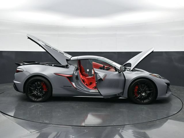 Used 2025 Chevrolet Corvette Z06 w/ Stealth Interior Trim Package RWD image 49
