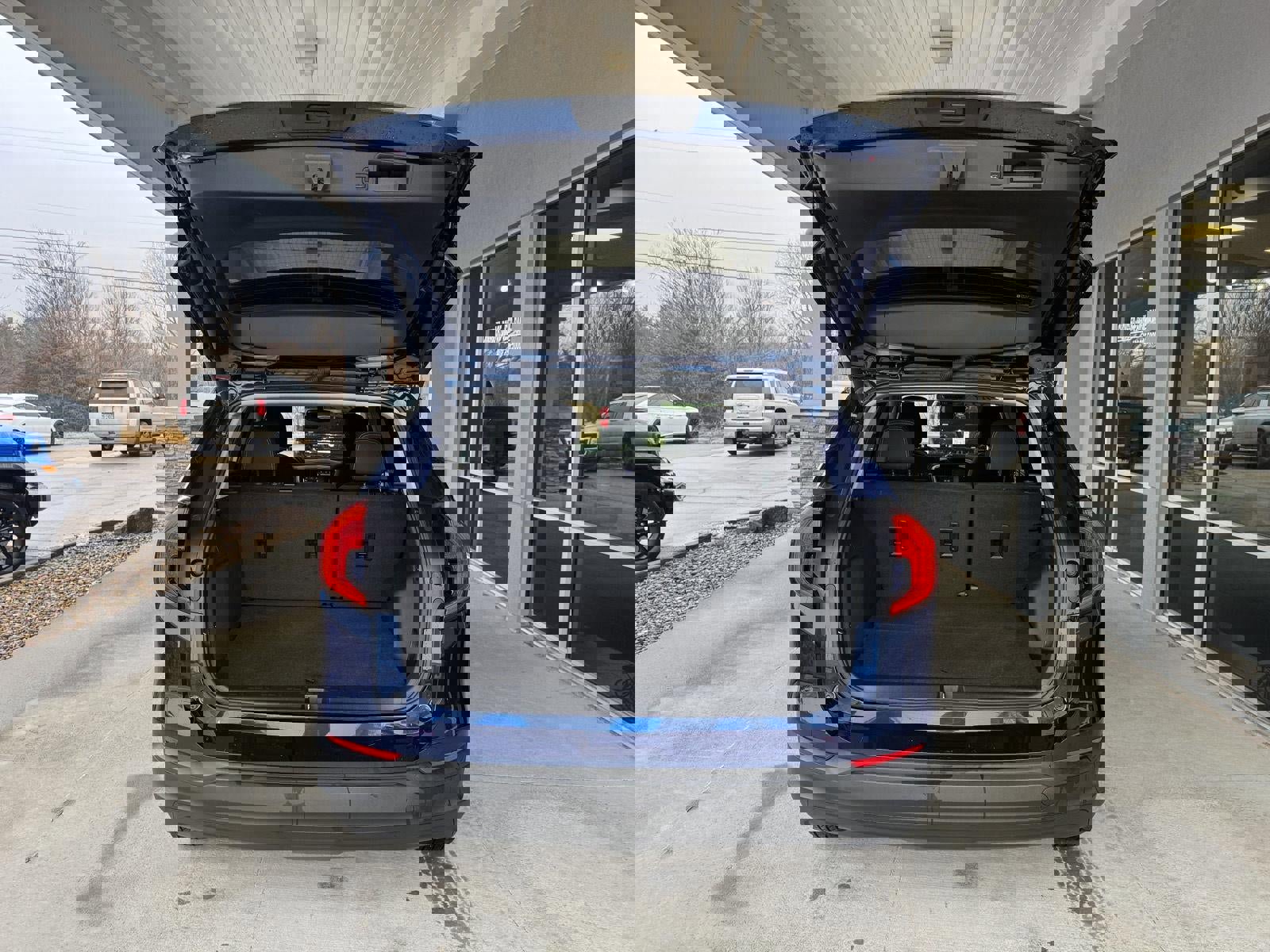 Used 2023 GMC Terrain SLE w/ Driver Convenience Package image 7