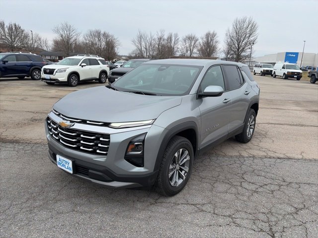 Used 2025 Chevrolet Equinox LT image 2