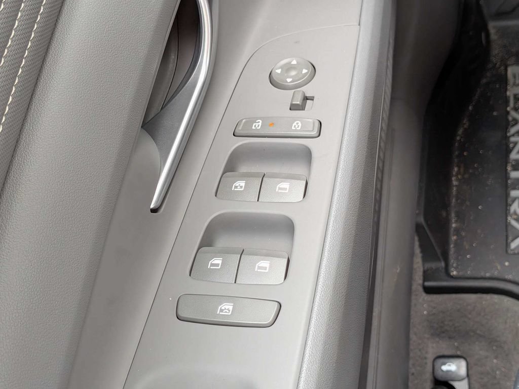 Used 2025 Hyundai Elantra Sport FWD image 21