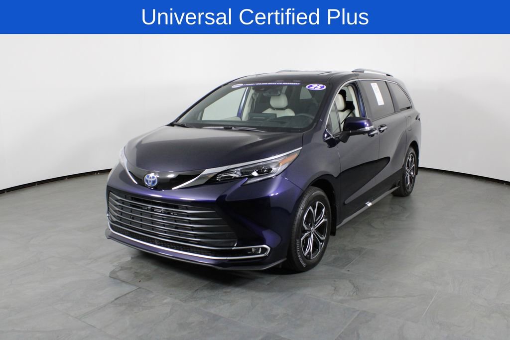 Used 2025 Toyota Sienna Platinum image 2