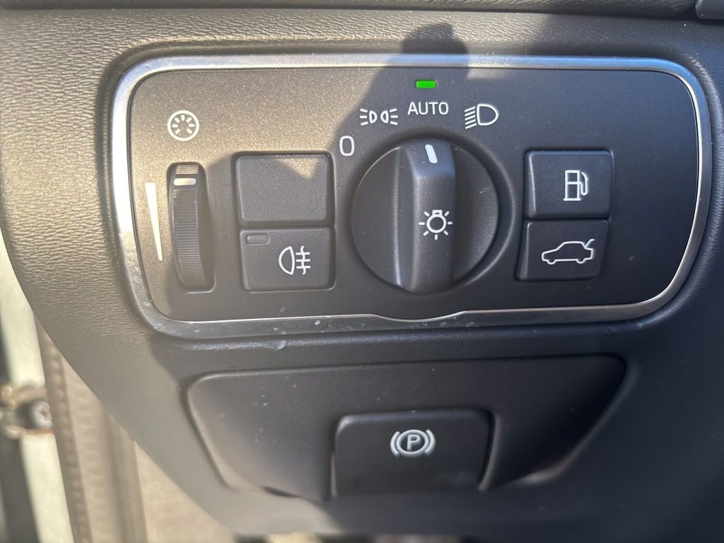 Used 2018 Volvo V60 T5 Dynamic w/ Vision Package image 44