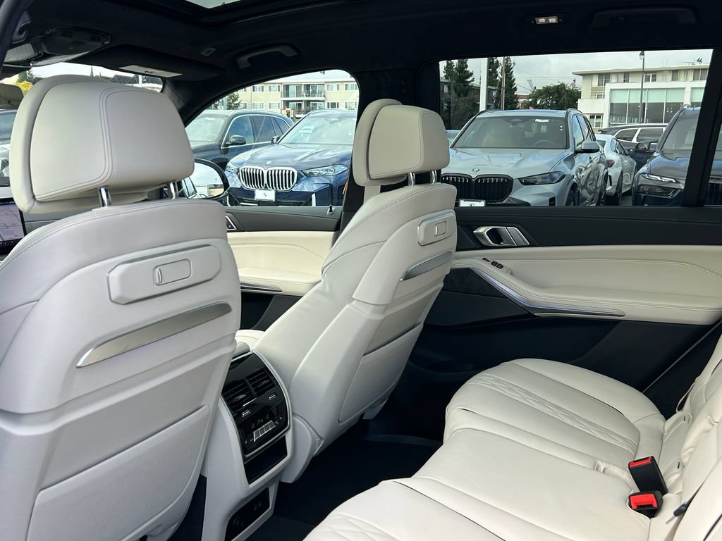 Used 2026 BMW X7 M60i AWD/4WD image 31
