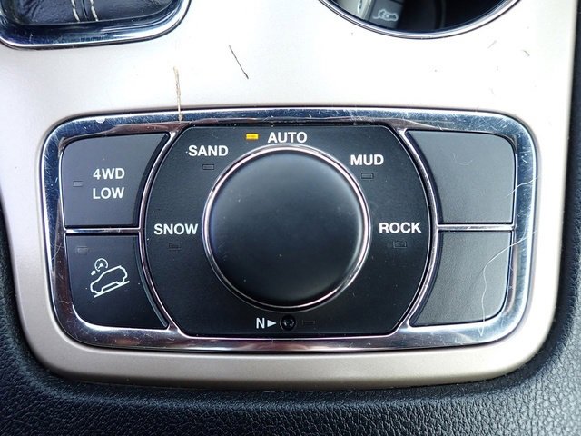 Used 2017 Jeep Grand Cherokee Limited image 24