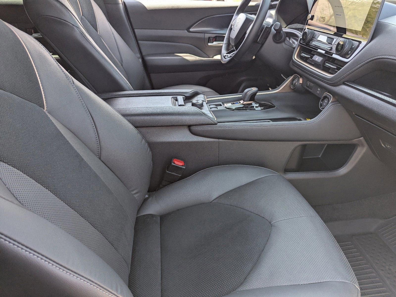 Used 2024 Toyota Grand Highlander AWD Hybrid image 12