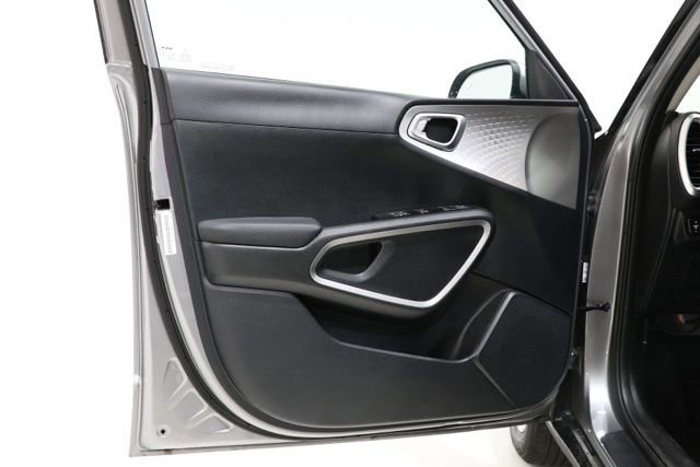 Used 2025 Kia Soul LX FWD image 18