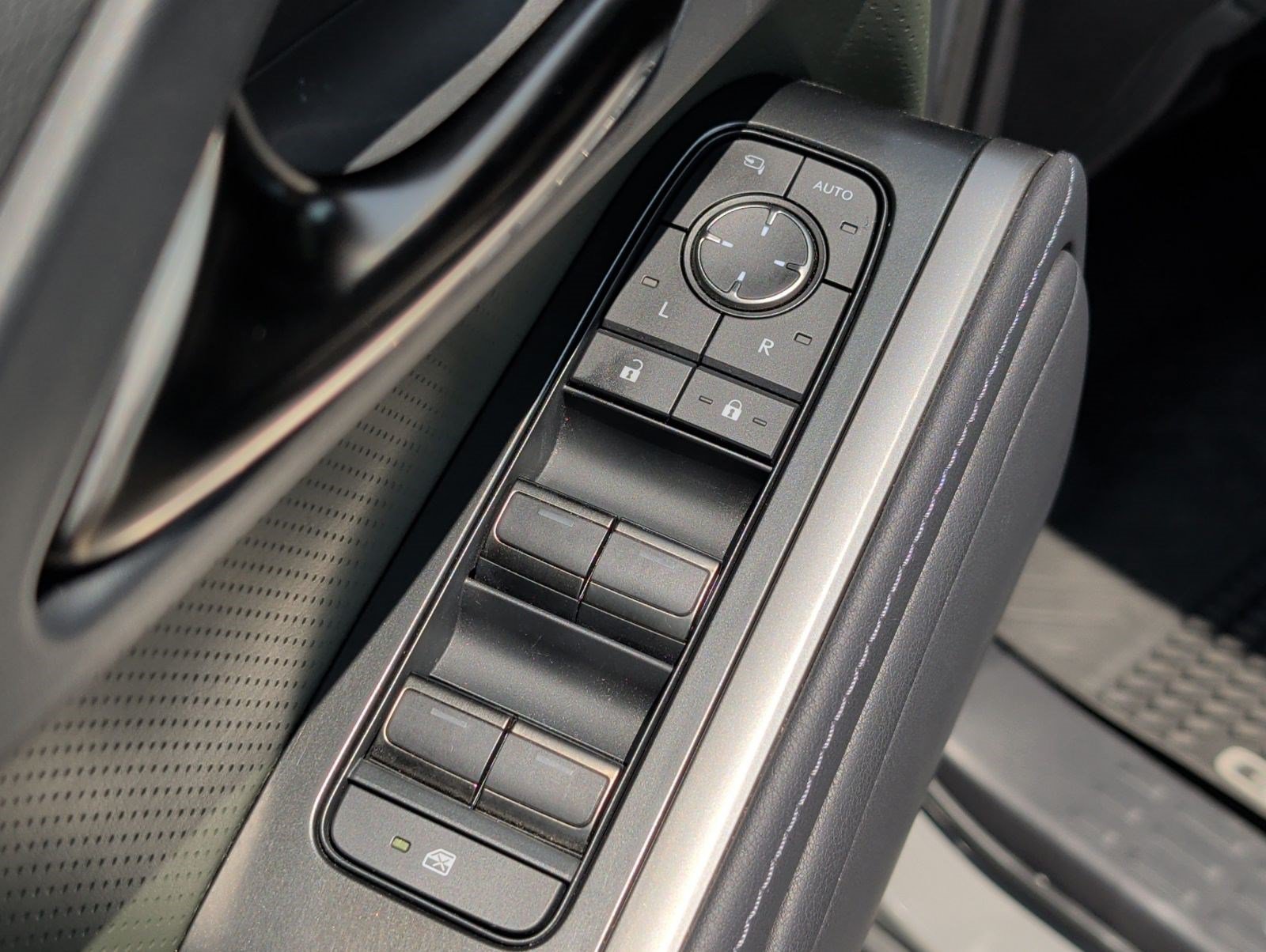 Used 2025 Lexus GX 550 AWD/4WD image 9