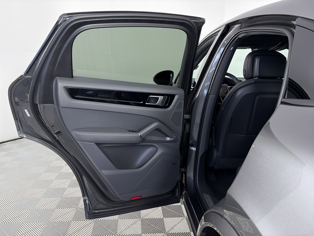 Used 2020 Porsche Cayenne image 12
