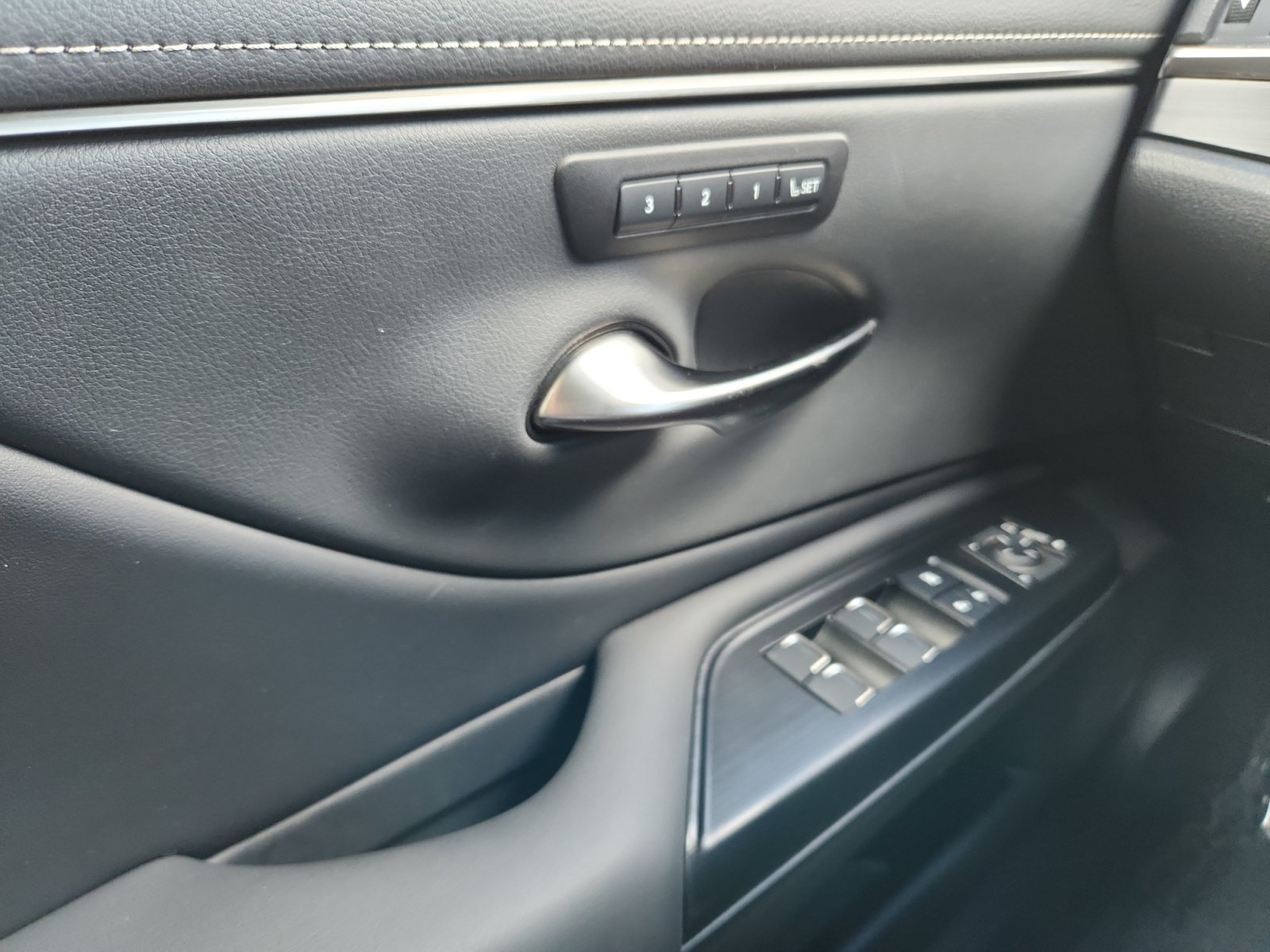 Used 2021 Lexus ES 350 w/ Premium Package FWD image 13