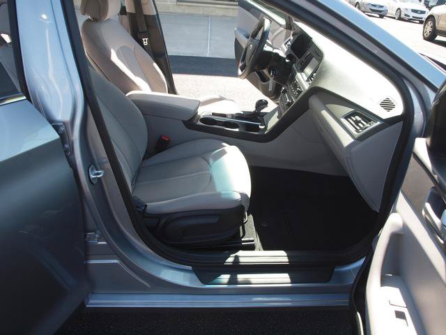 Used 2016 Hyundai Sonata SE FWD image 6