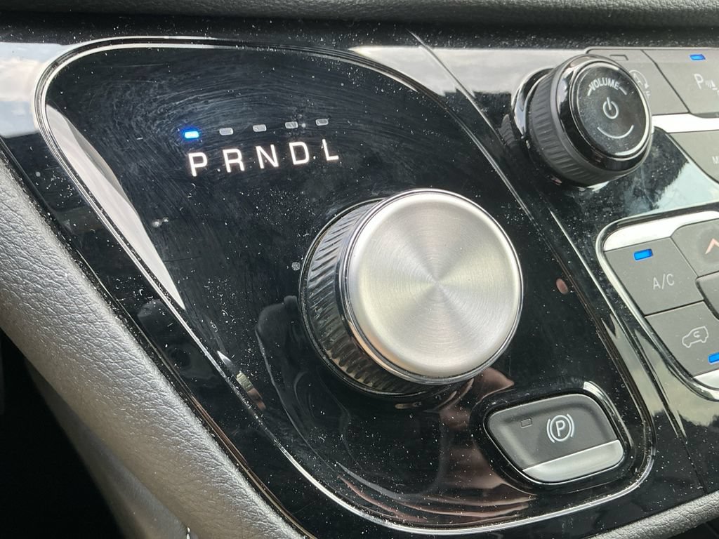 Used 2025 Chrysler Pacifica Limited FWD image 28