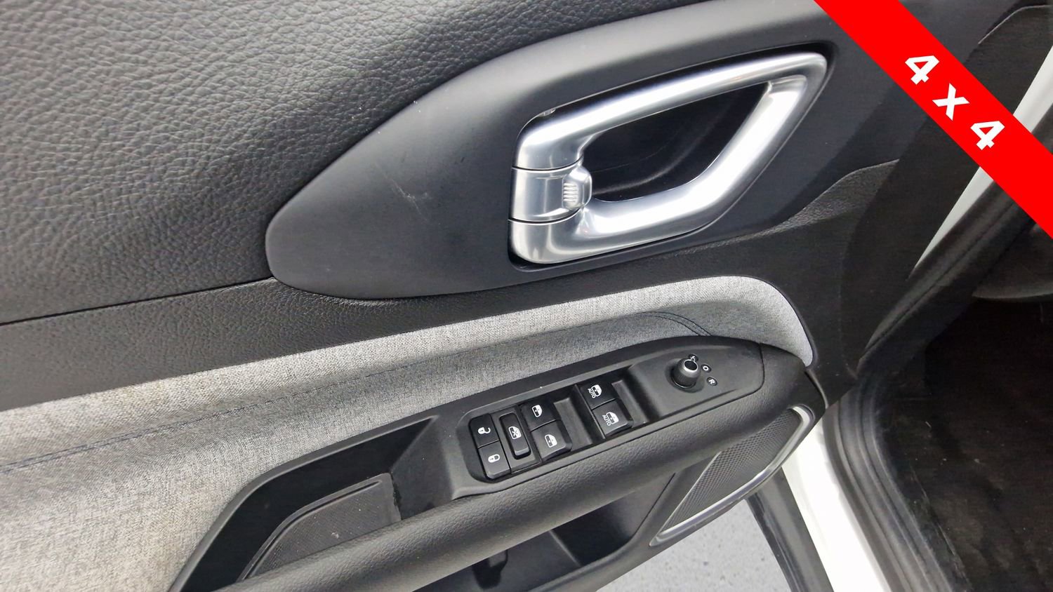 Used 2024 Jeep Compass Latitude image 13