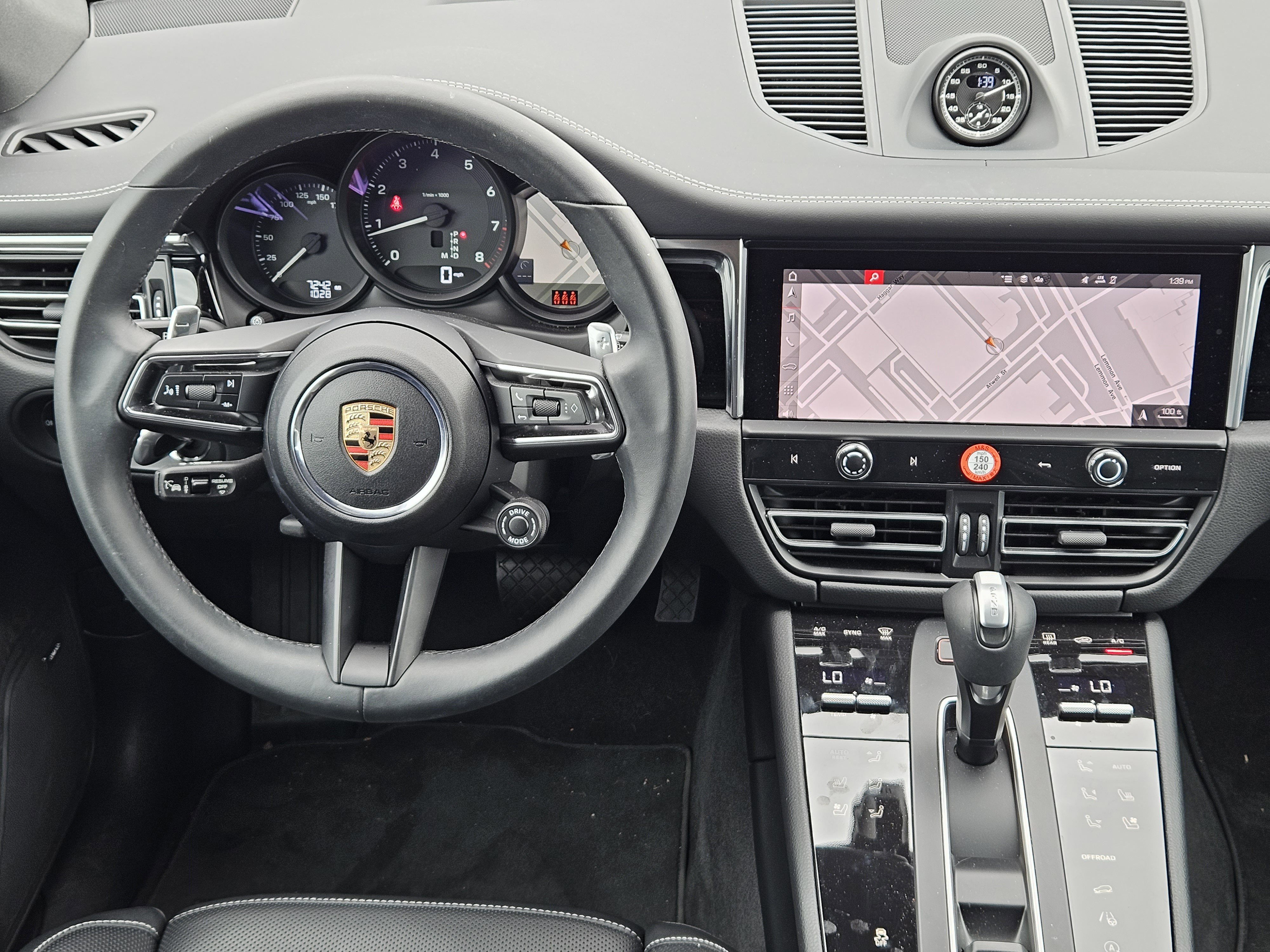 Certified 2025 Porsche Macan image 25