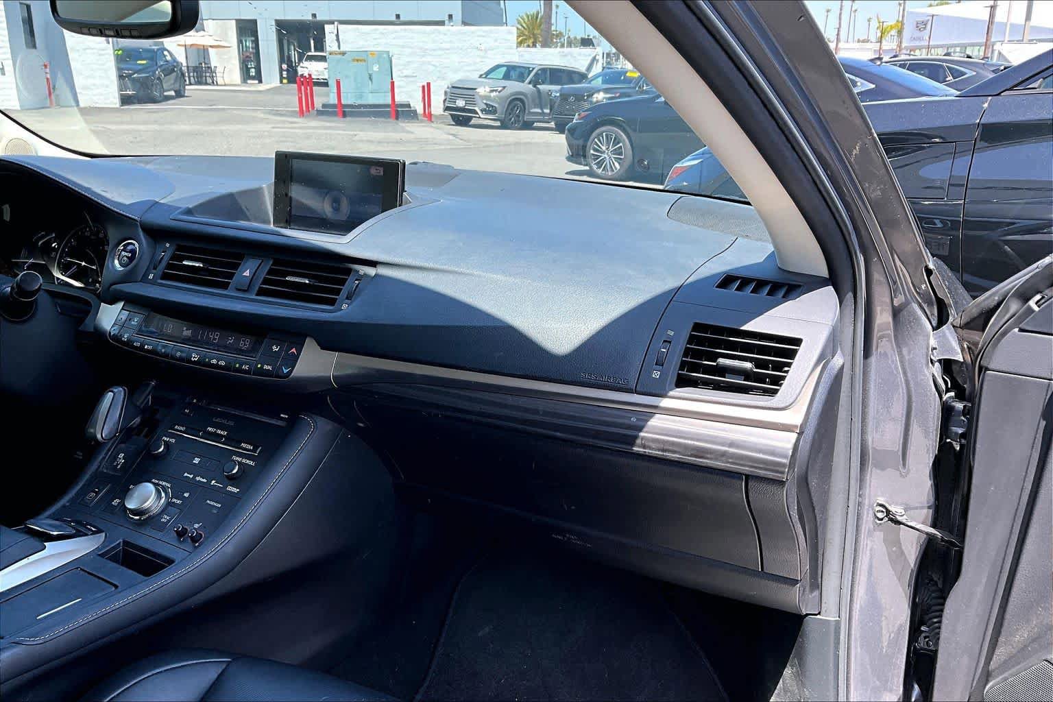 Used 2014 Lexus CT 200h FWD image 18