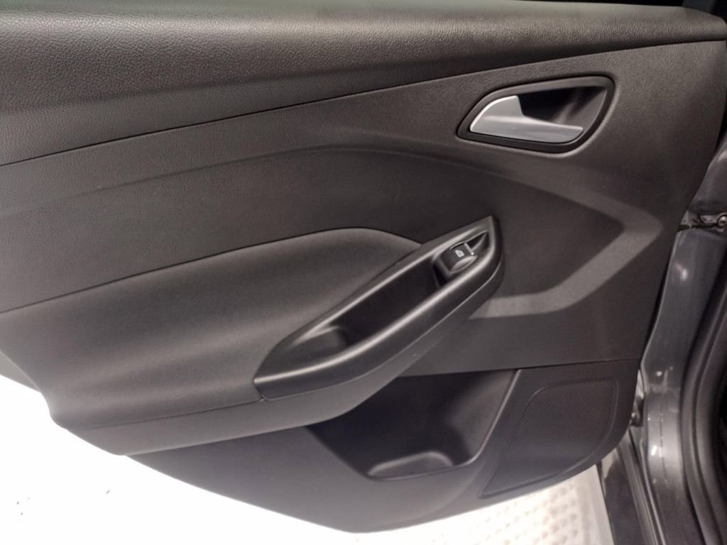 Used 2017 Ford Focus ST image 21