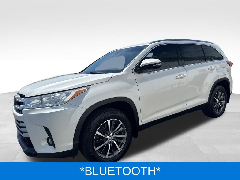 Used 2019 Toyota Highlander XLE AWD/4WD image 3