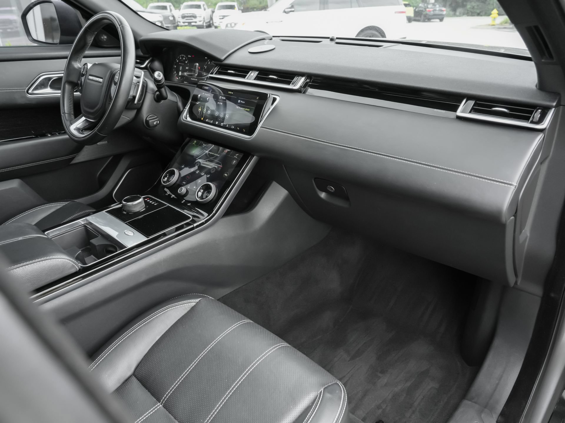 Used 2019 Land Rover Range Rover Velar R-Dynamic SE AWD/4WD image 38