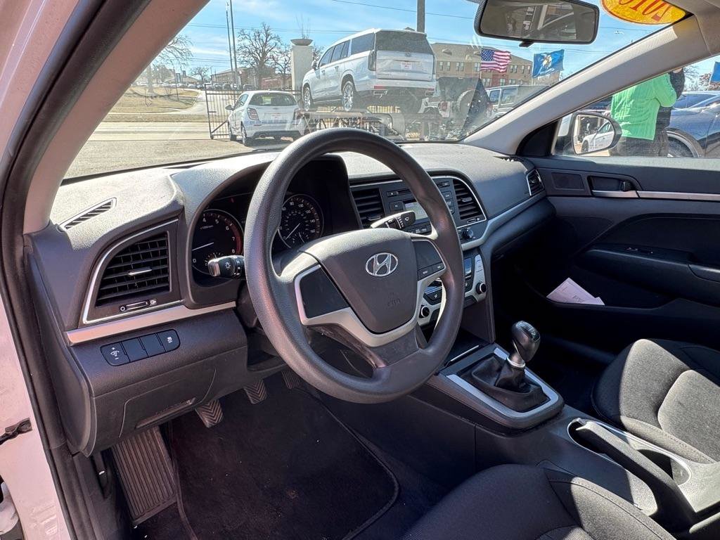 Used 2018 Hyundai Elantra SE image 10