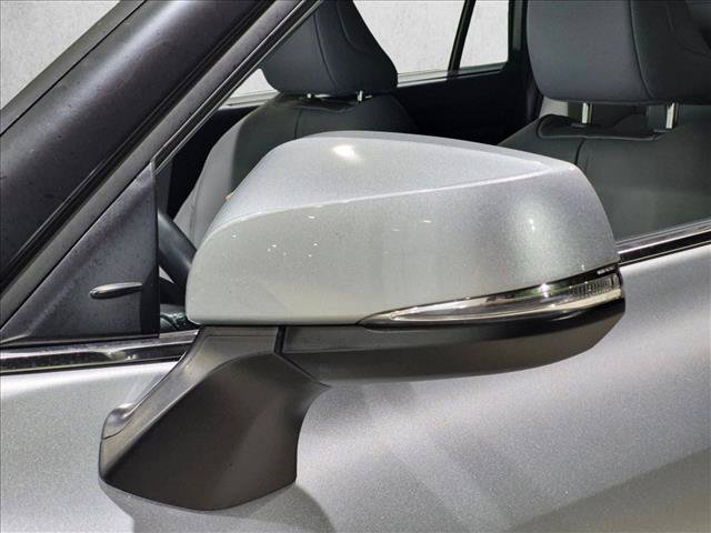 Used 2023 Toyota Highlander XLE FWD image 8