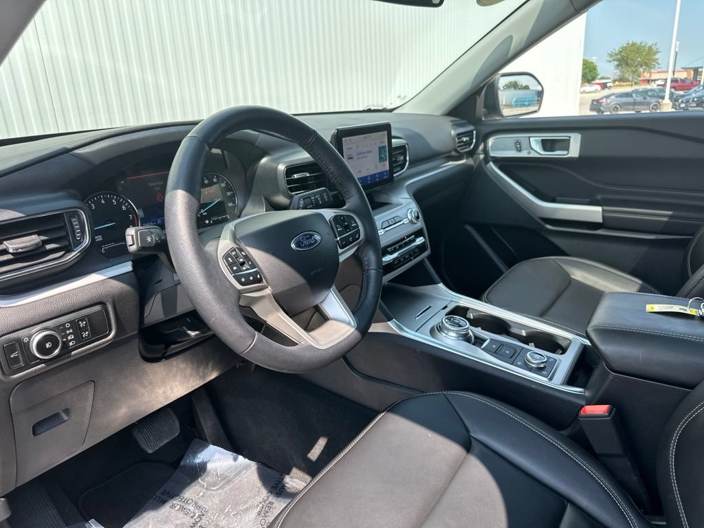 Certified 2024 Ford Explorer XLT w/ Equipment Group 202A AWD/4WD image 15