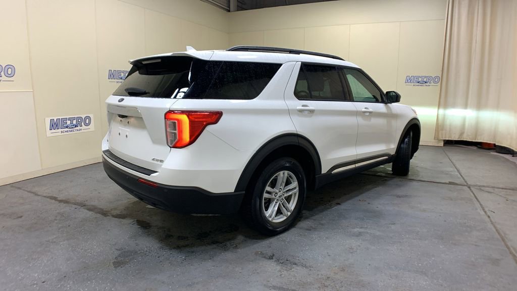 Certified 2023 Ford Explorer XLT image 4