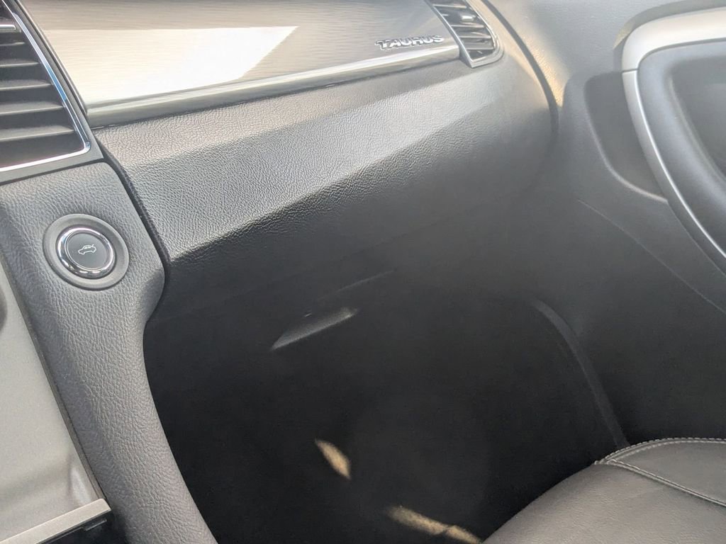 Used 2018 Ford Taurus SEL image 25
