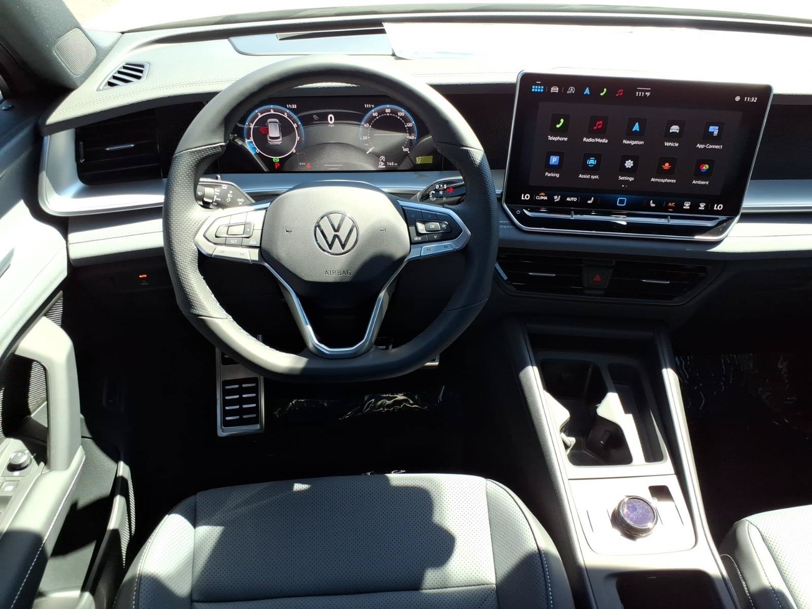 New 2026 Volkswagen Tiguan SE R-Line FWD image 14