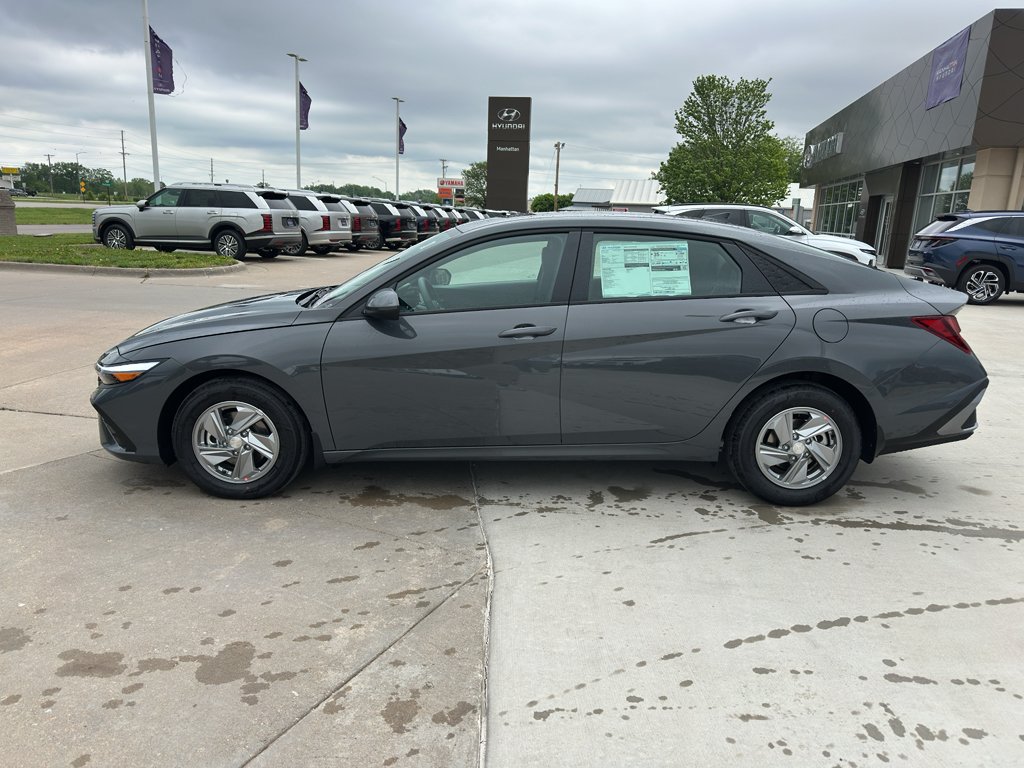 New 2026 Hyundai Elantra SE FWD image 4
