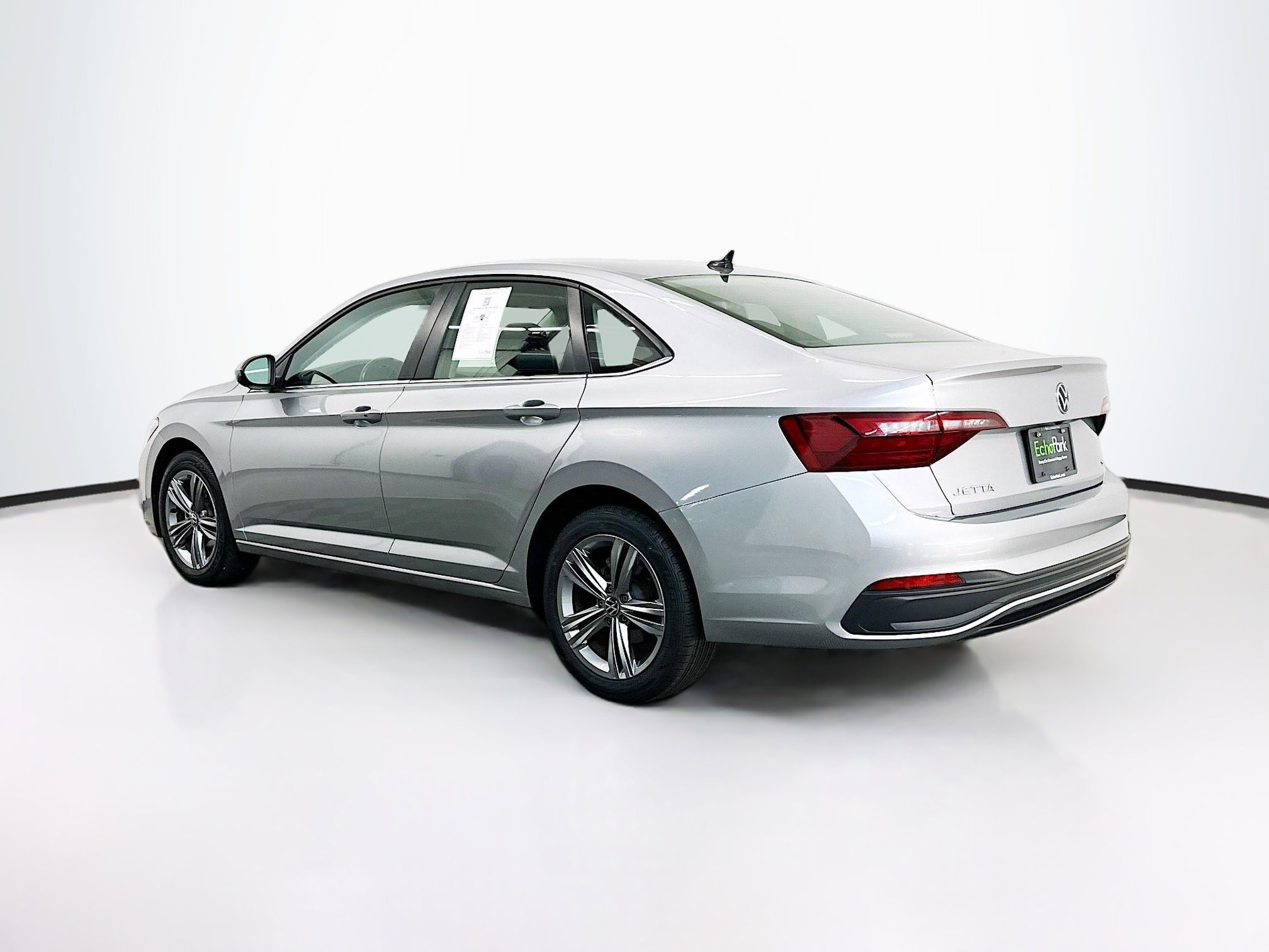Used 2024 Volkswagen Jetta SE FWD image 5