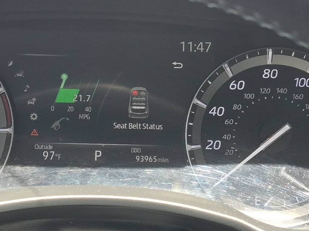 Used 2020 Toyota Highlander XLE FWD image 30