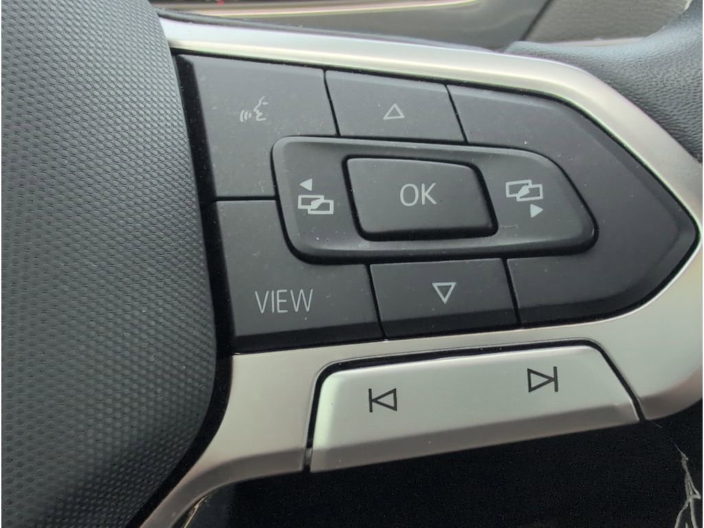 Used 2023 Volkswagen Tiguan SE R-Line image 21