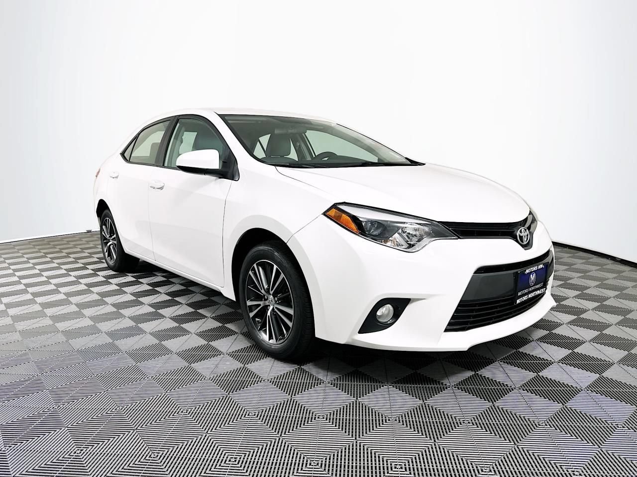 Used 2016 Toyota Corolla LE FWD image 6