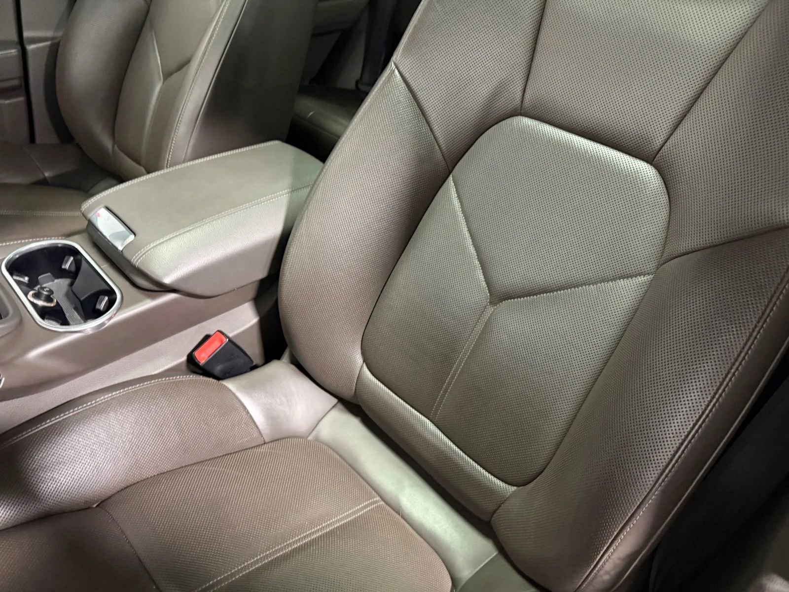 Used 2016 Porsche Cayenne image 18